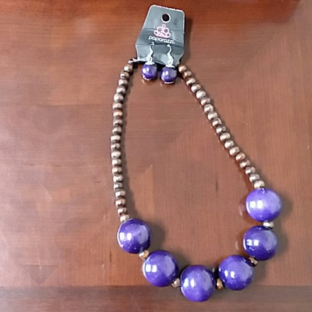 Cute beaded paparazzi necklace with earrings